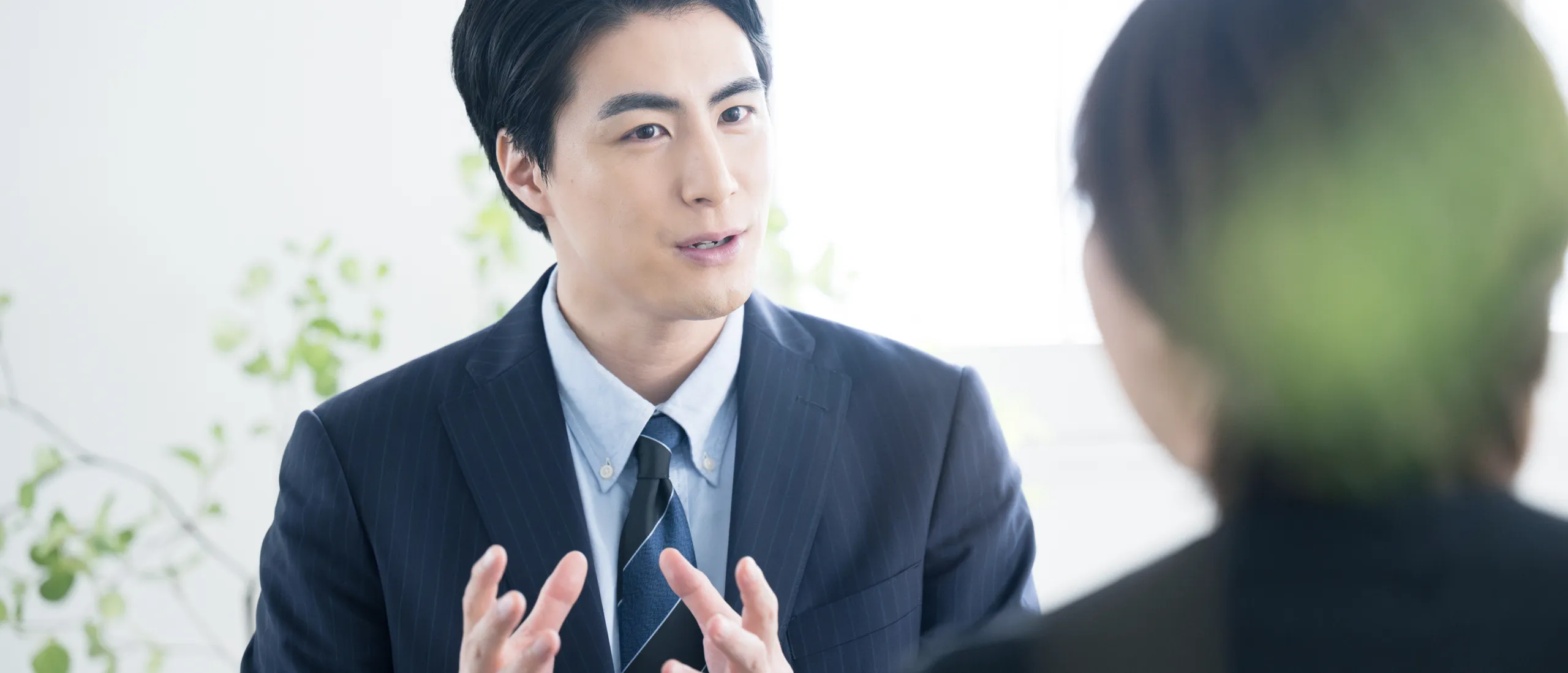 面接を受ける就職希望者