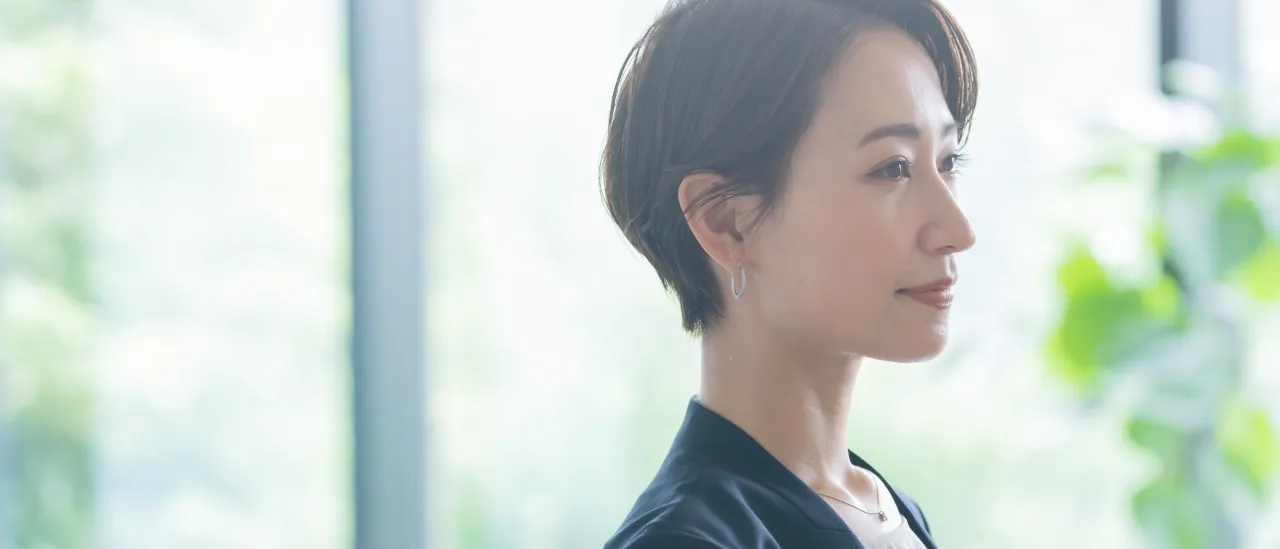 会話する女性社員
