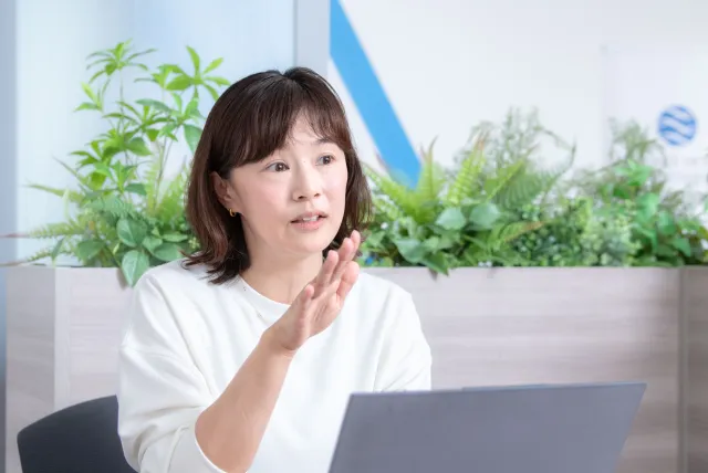 業務に取り組む社員