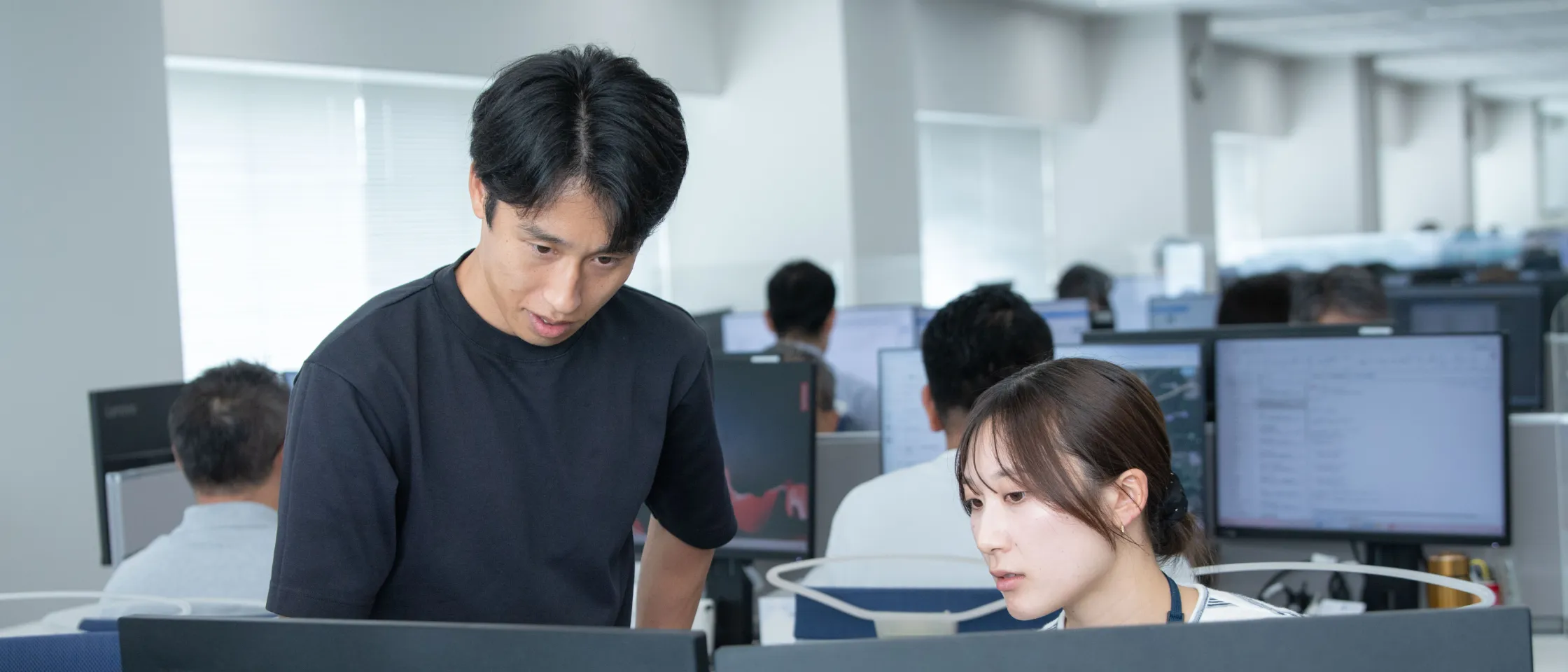 業務に取り組む社員4
