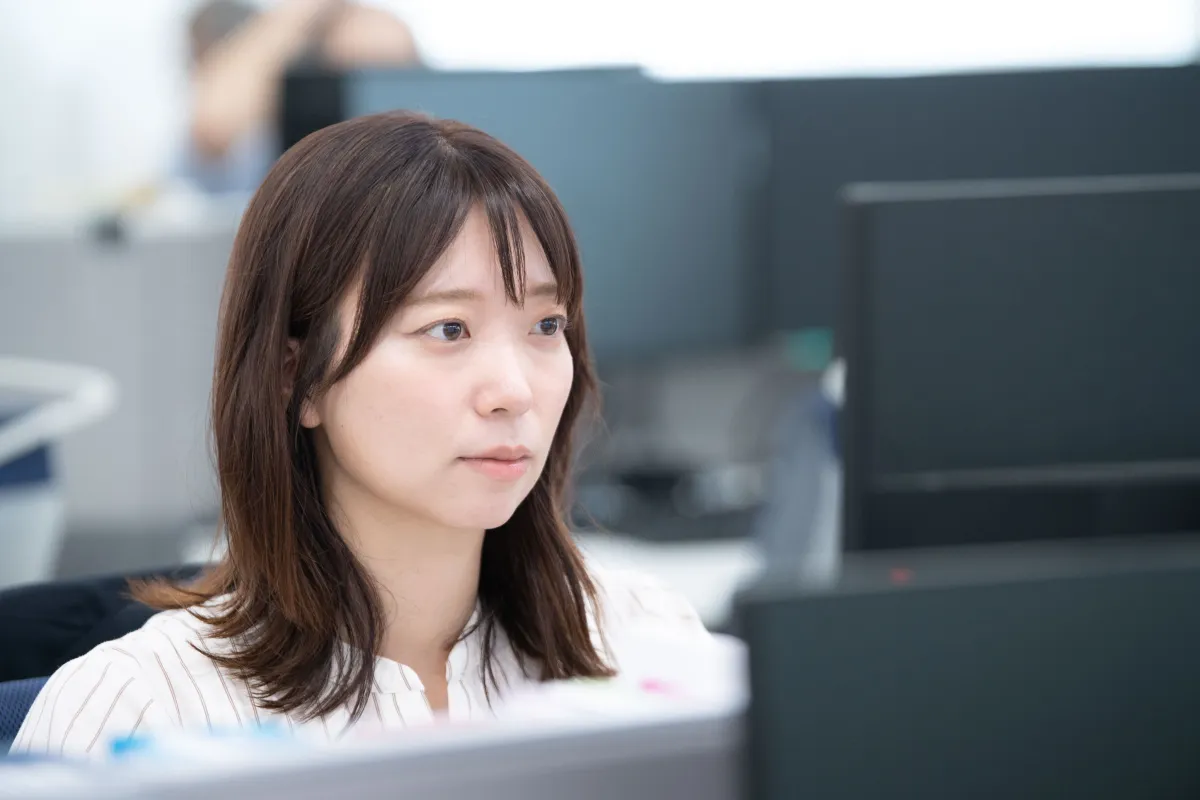業務に取り組む社員2